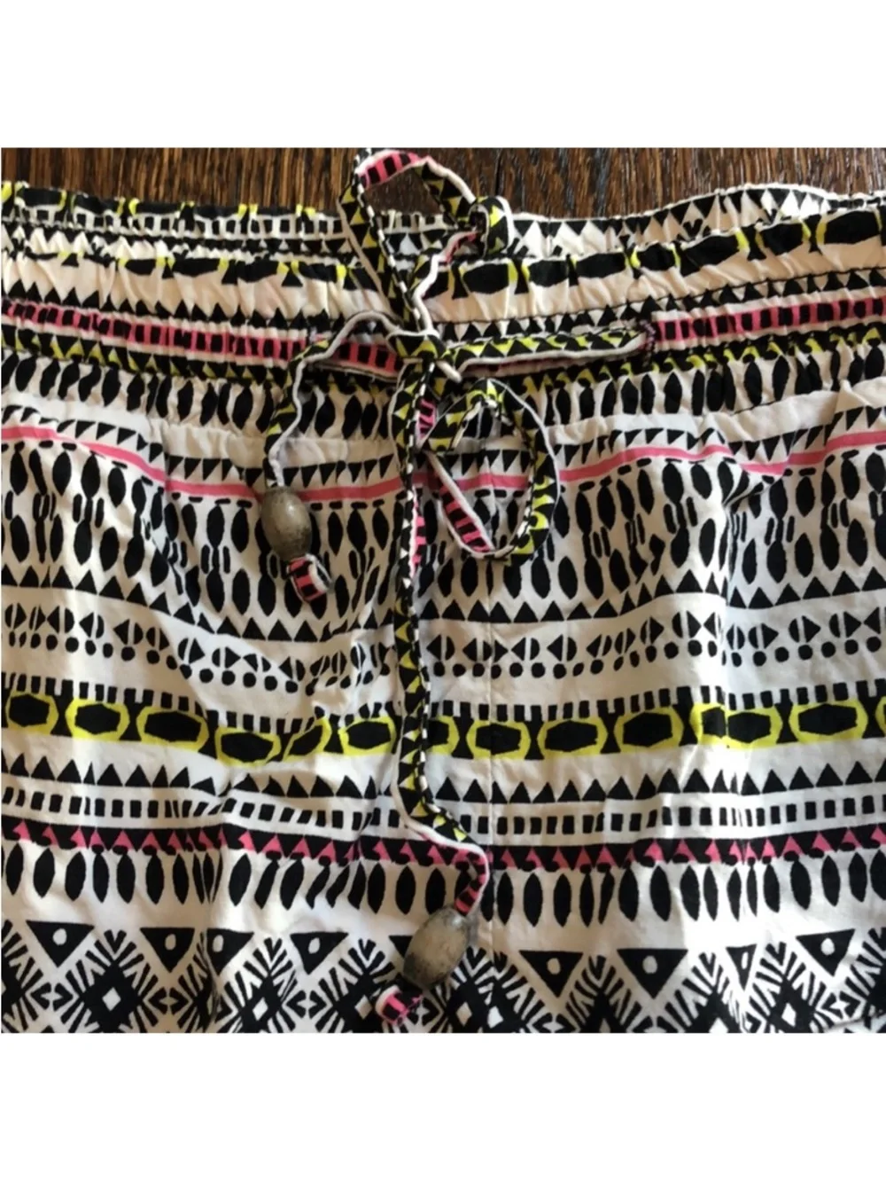Old Navy Multi-Color Aztec Drawstring Shorts Size Large - Picture 4 of 10
